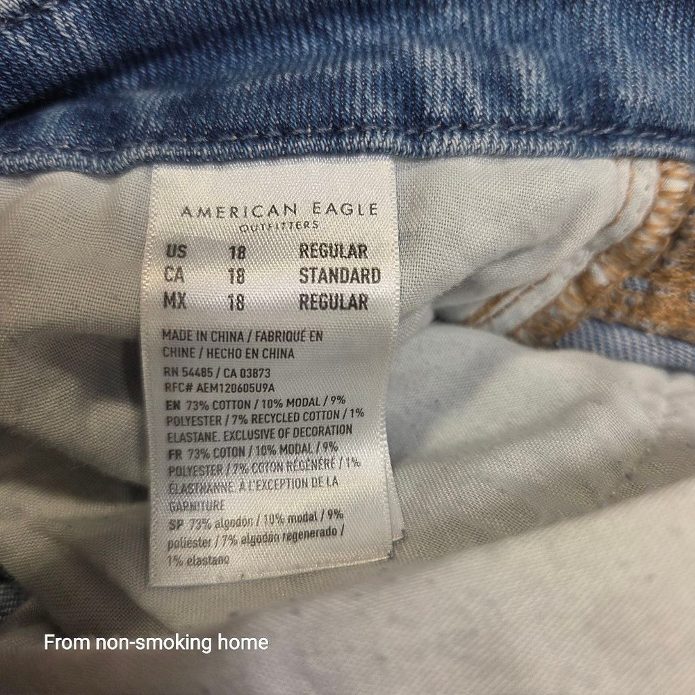 Women's American Eagle Light Blue Distressed Curvy Mom Jeans Size 18 - Picture 11 of 12